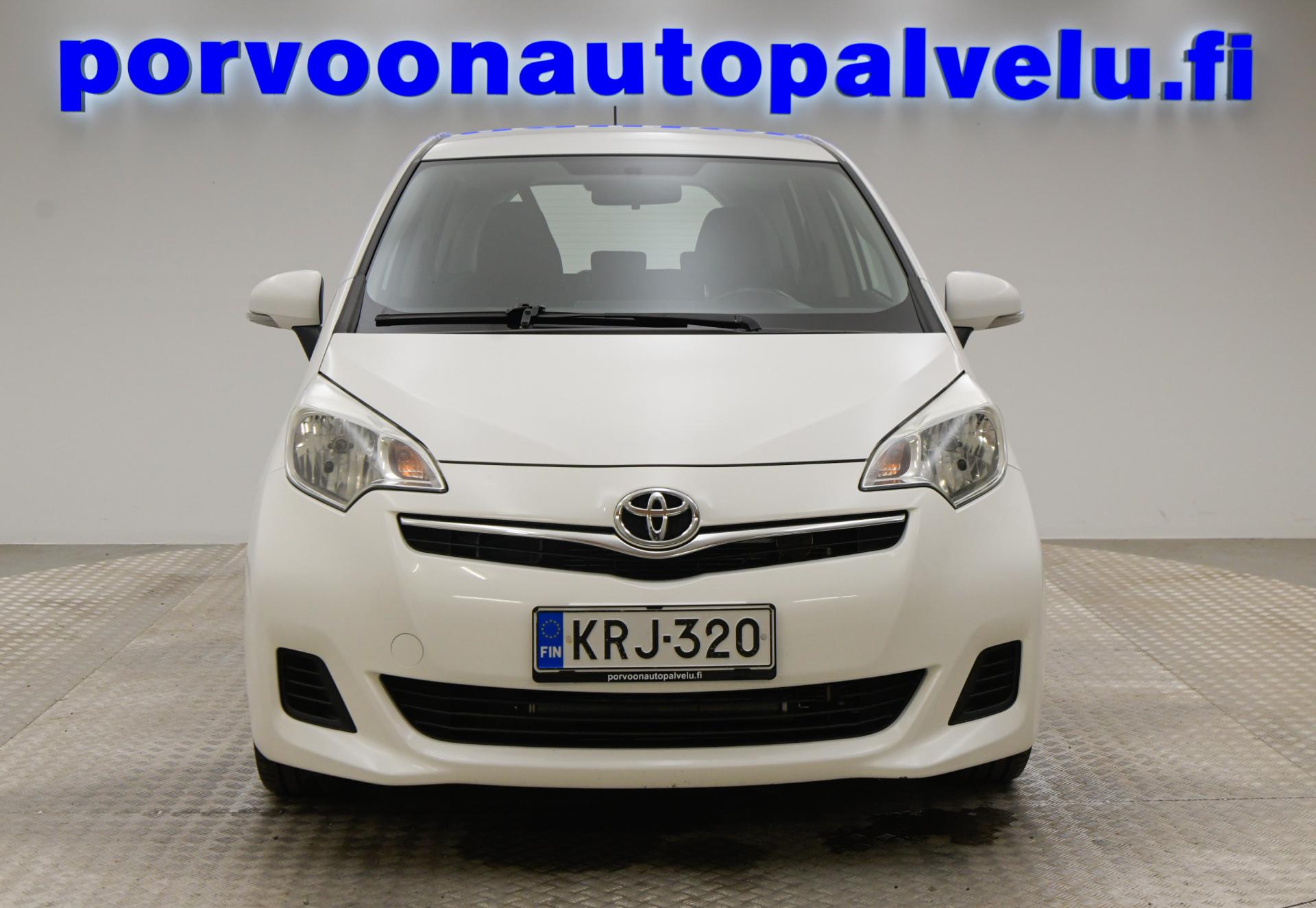 TOYOTA Verso-S 2011