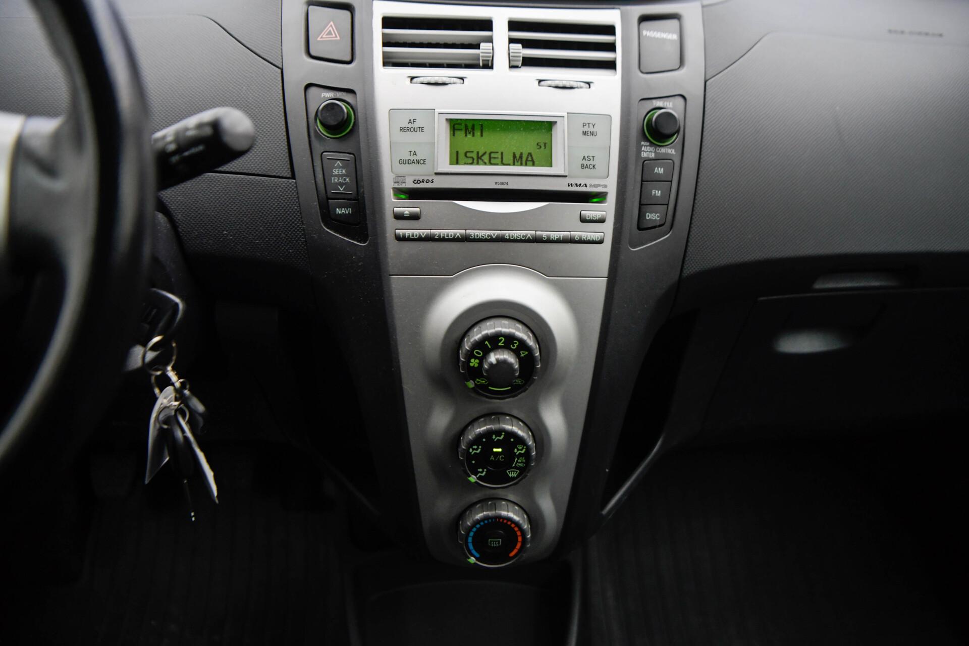 TOYOTA Yaris 2008
