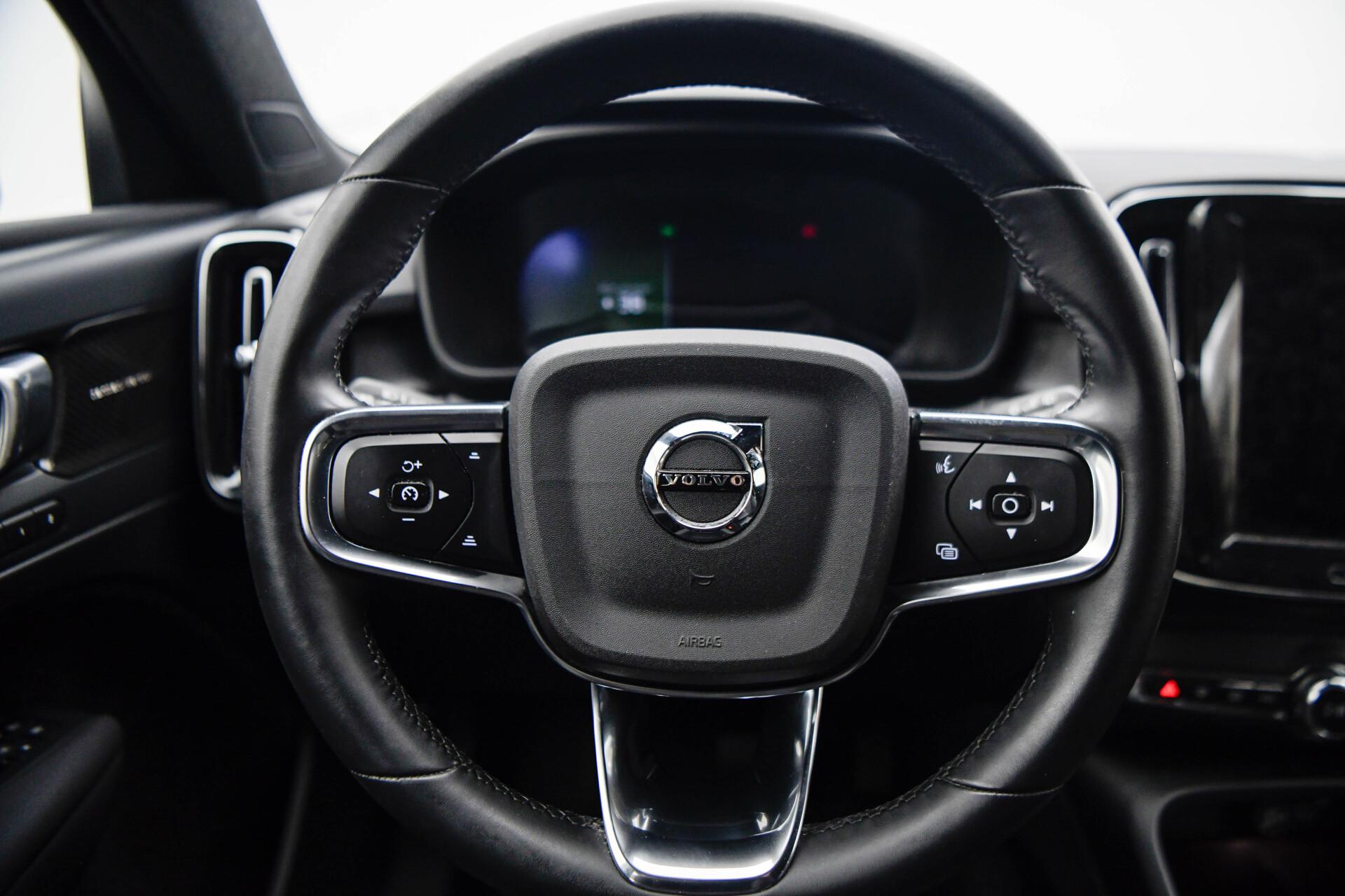 VOLVO XC40 2024