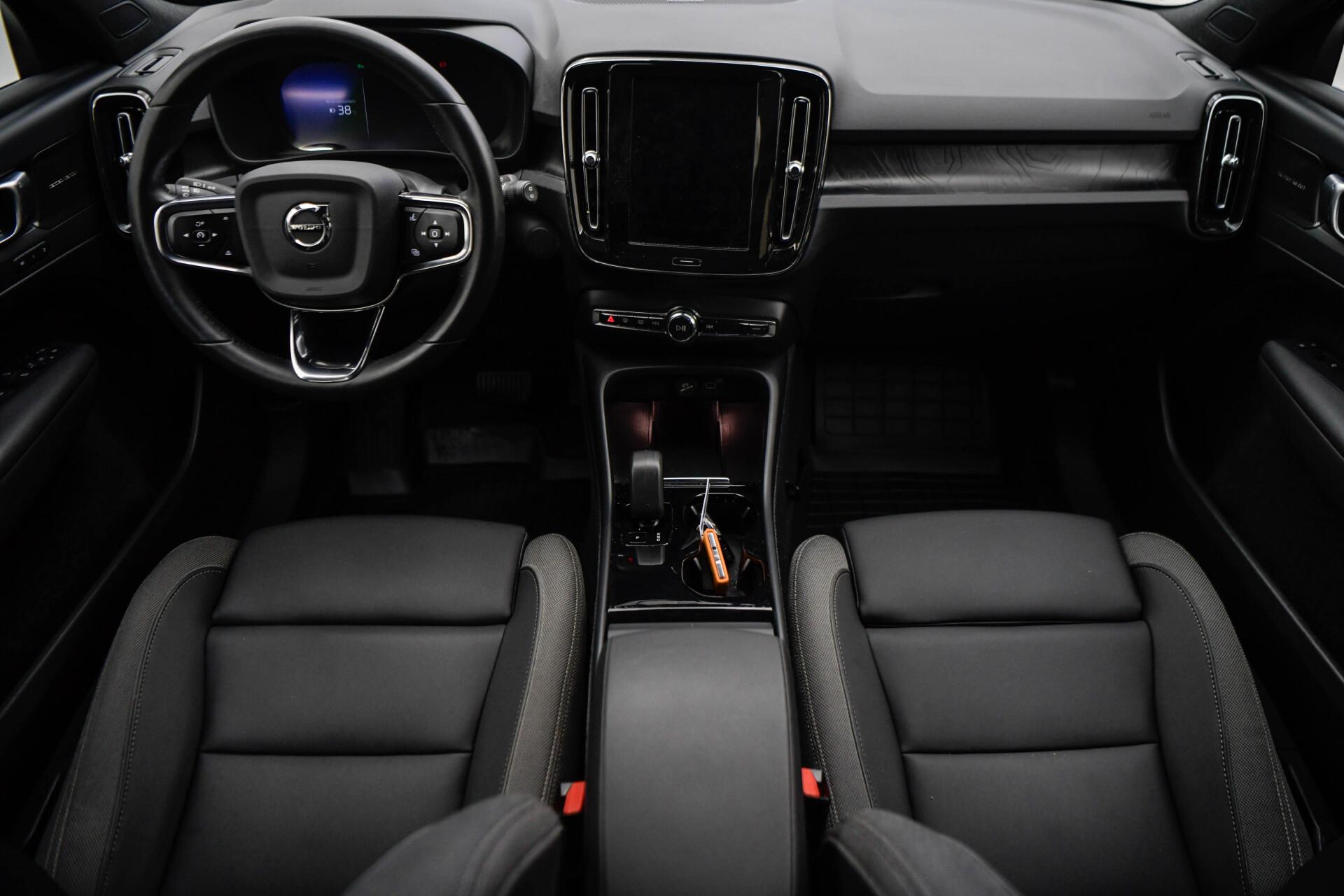 VOLVO XC40 2024