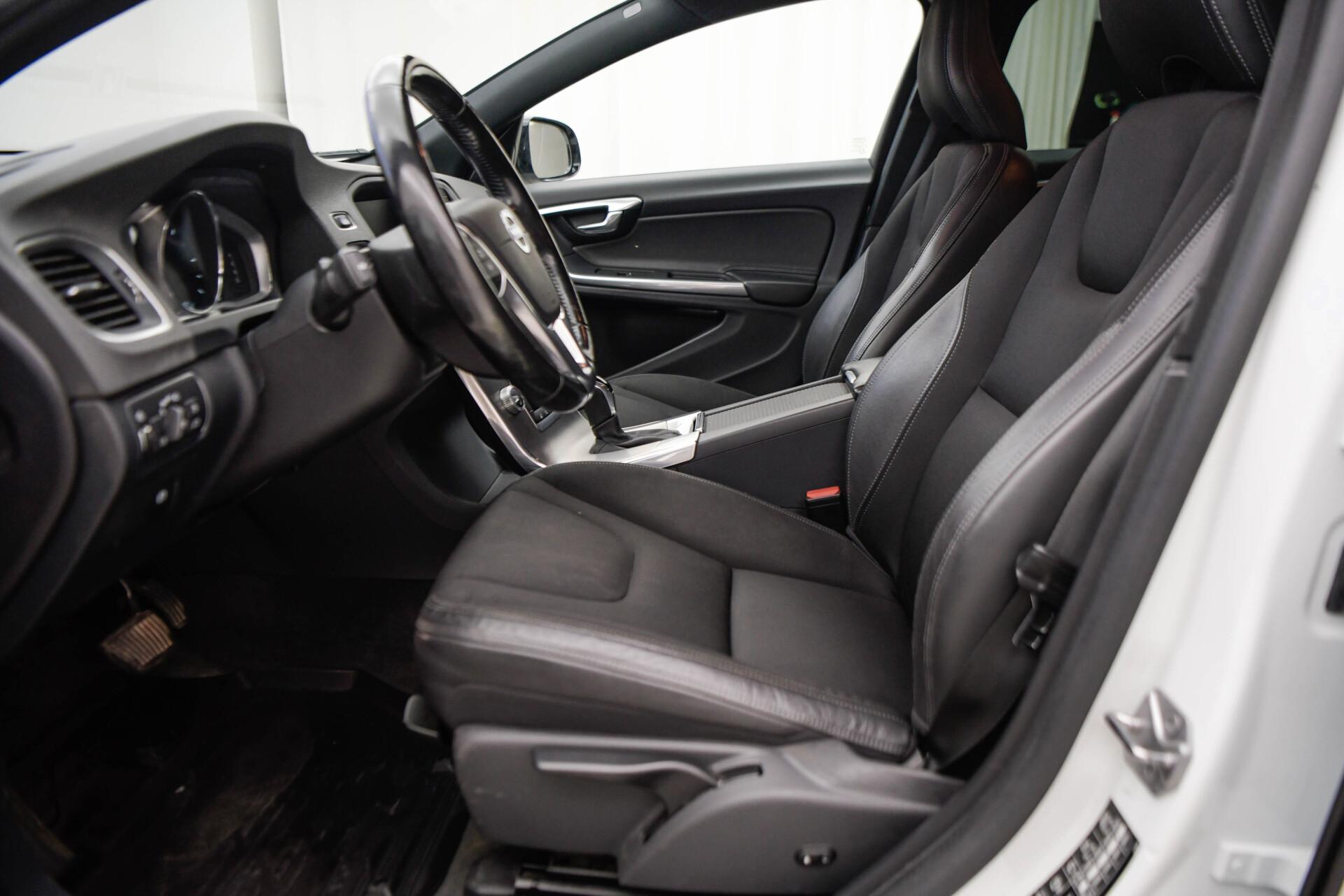 VOLVO V60 Cross Country 2016