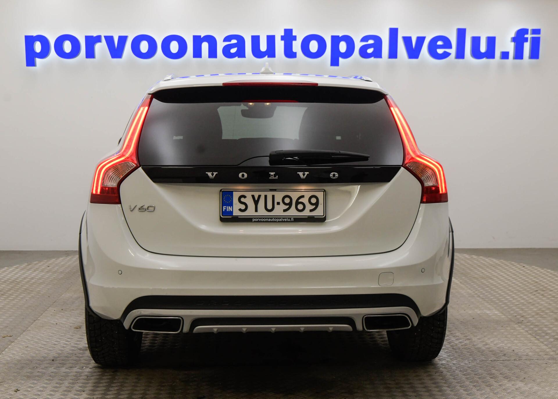 VOLVO V60 Cross Country 2016