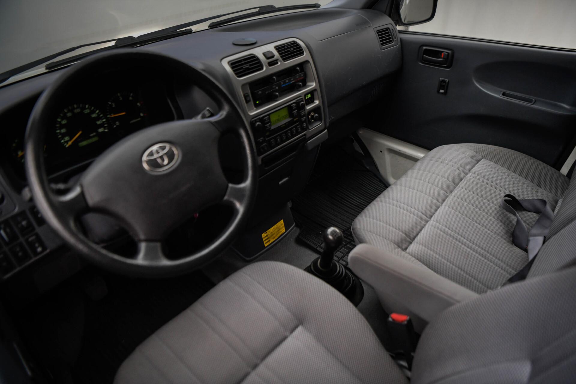 TOYOTA Hiace 2008
