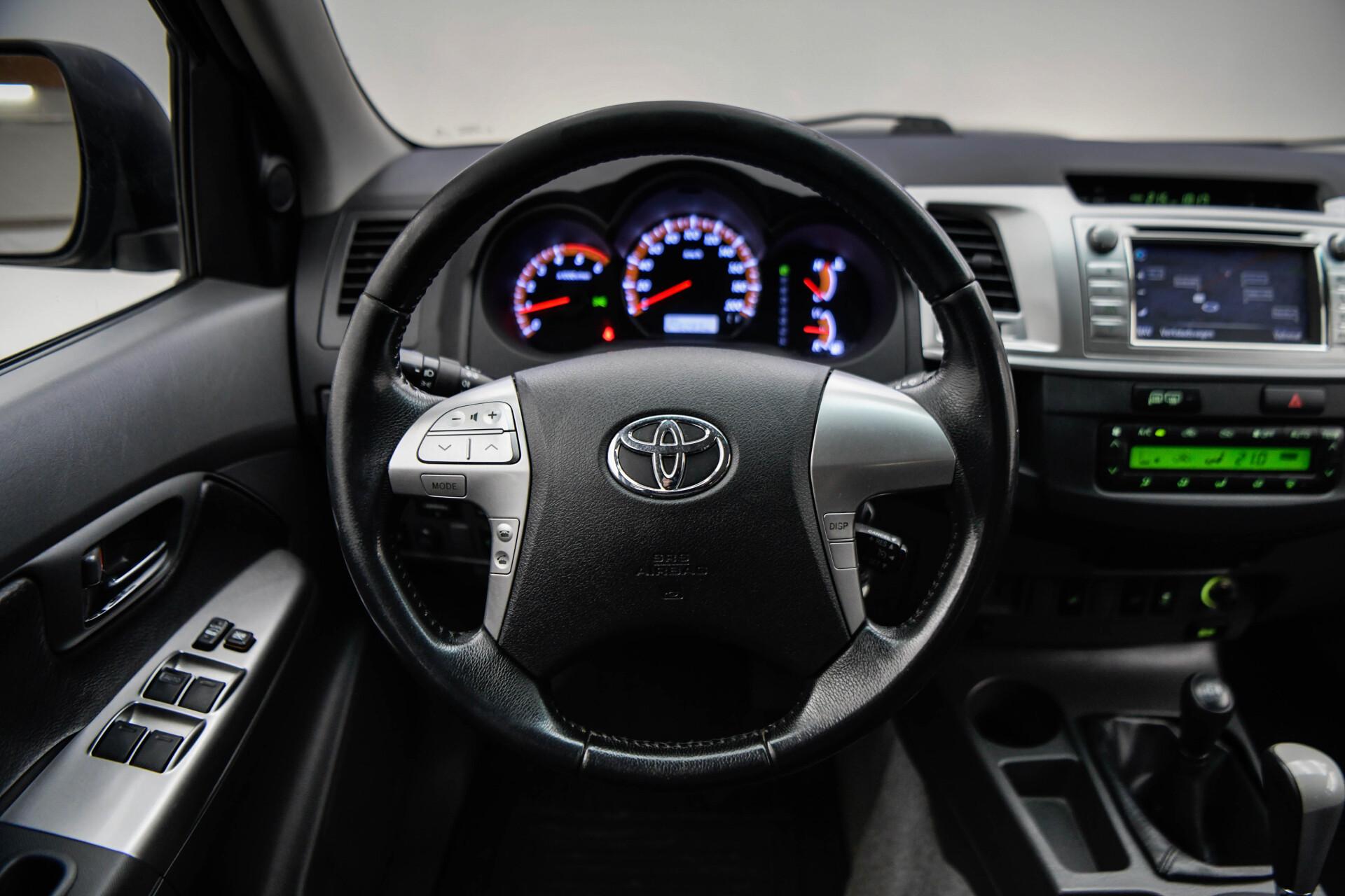 TOYOTA Hilux 2012