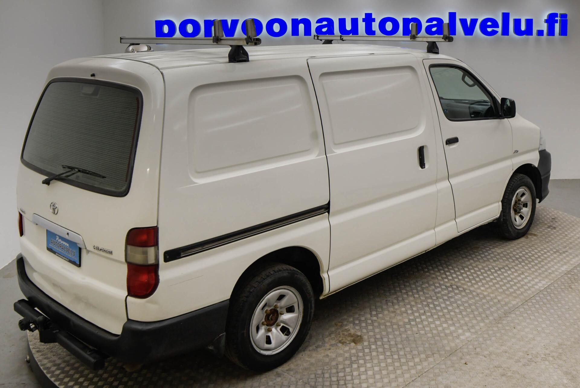 TOYOTA Hiace 2011