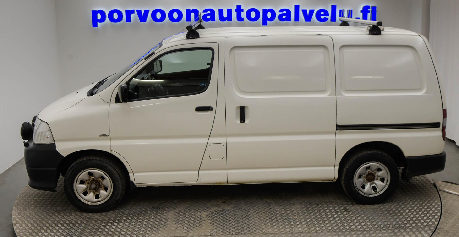 TOYOTA Hiace 2011