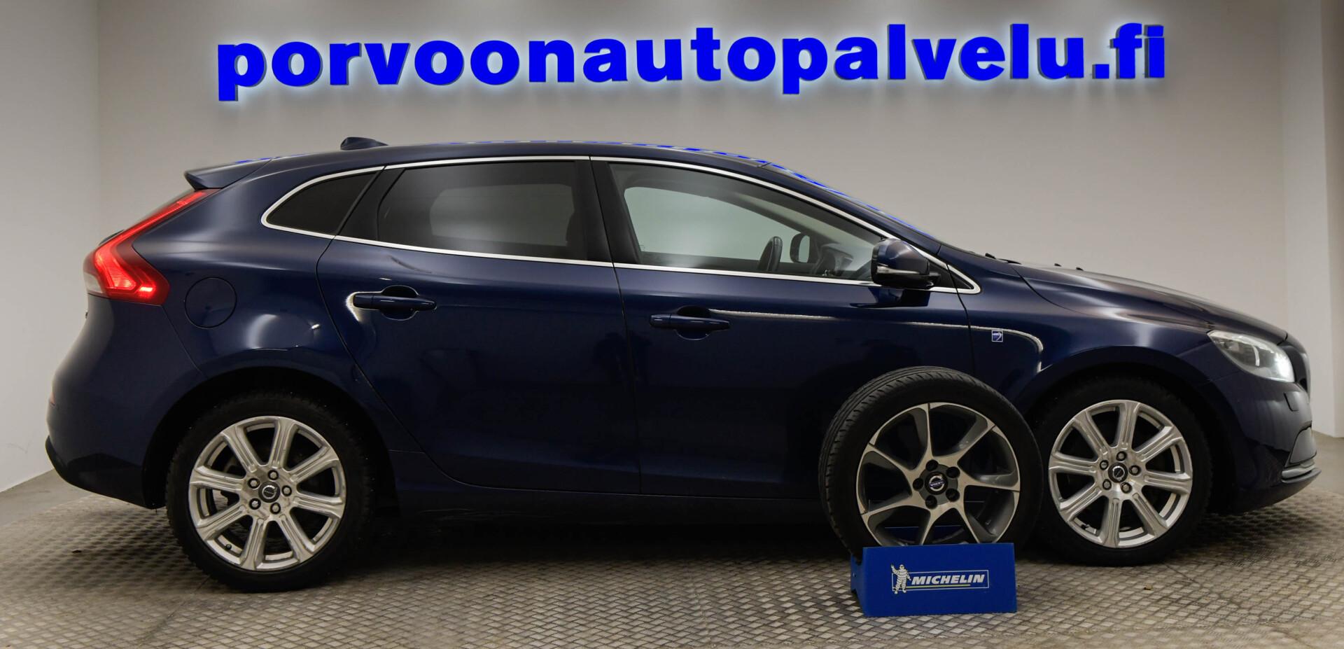 VOLVO V40 2014