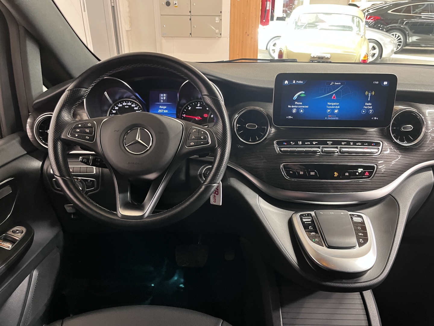 MERCEDES-BENZ V 2023