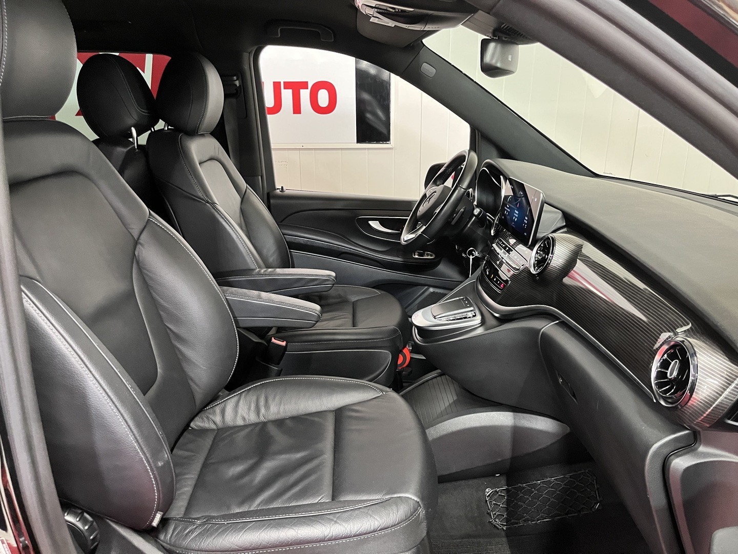 MERCEDES-BENZ V 2023