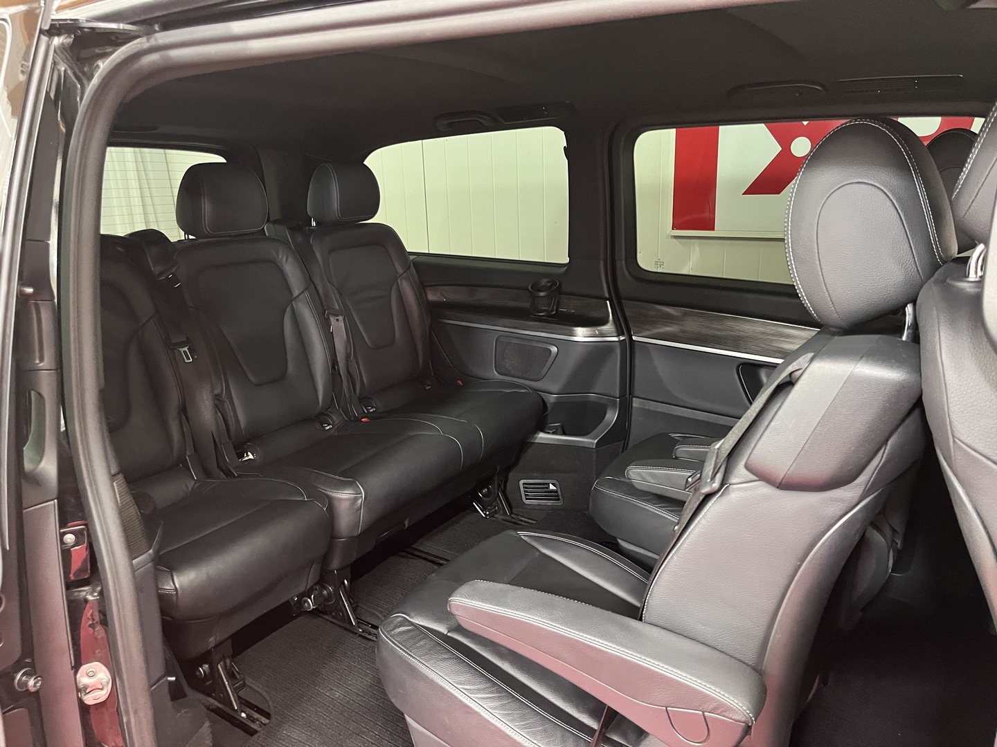 MERCEDES-BENZ V 2023