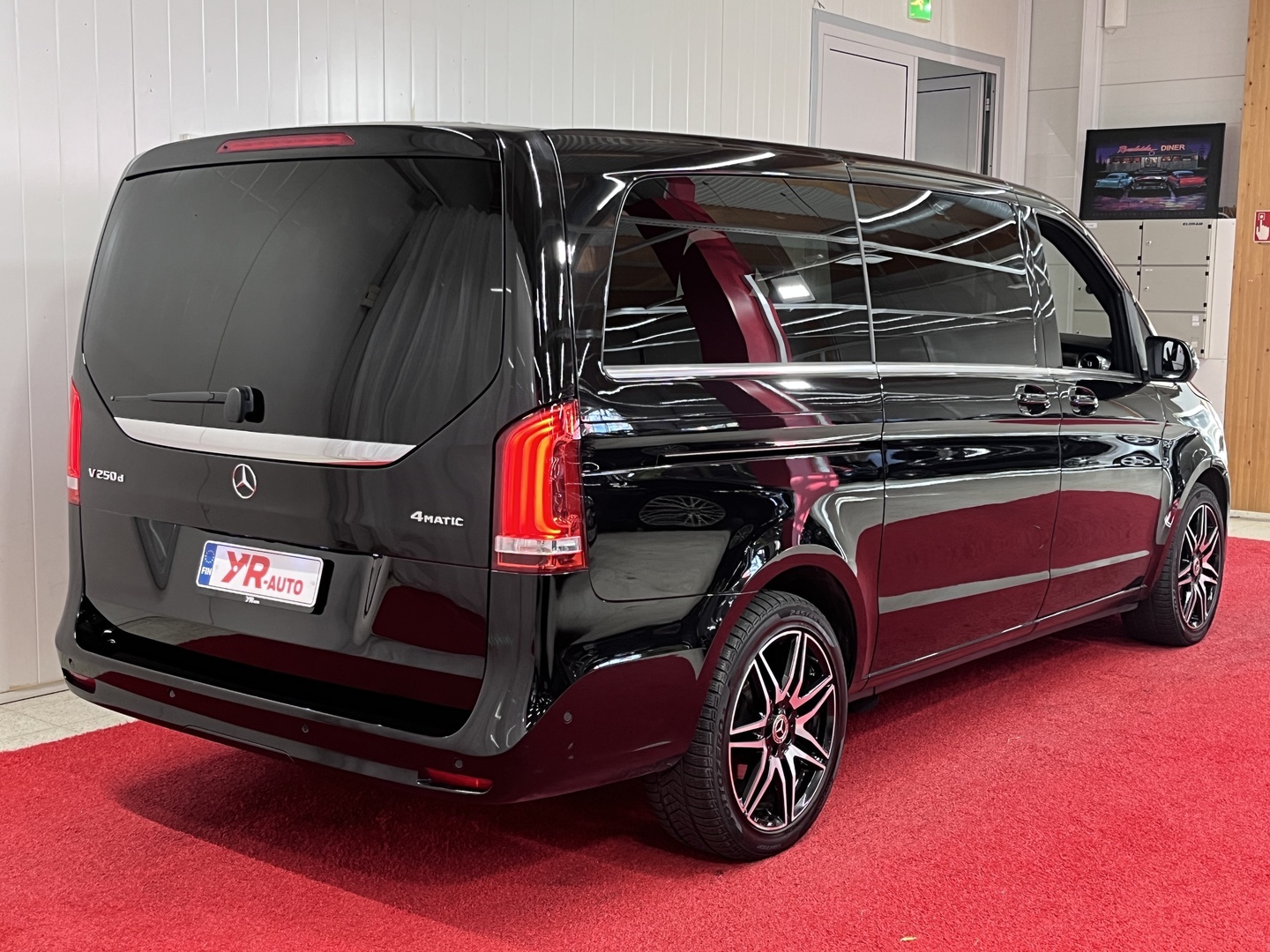 MERCEDES-BENZ V 2023