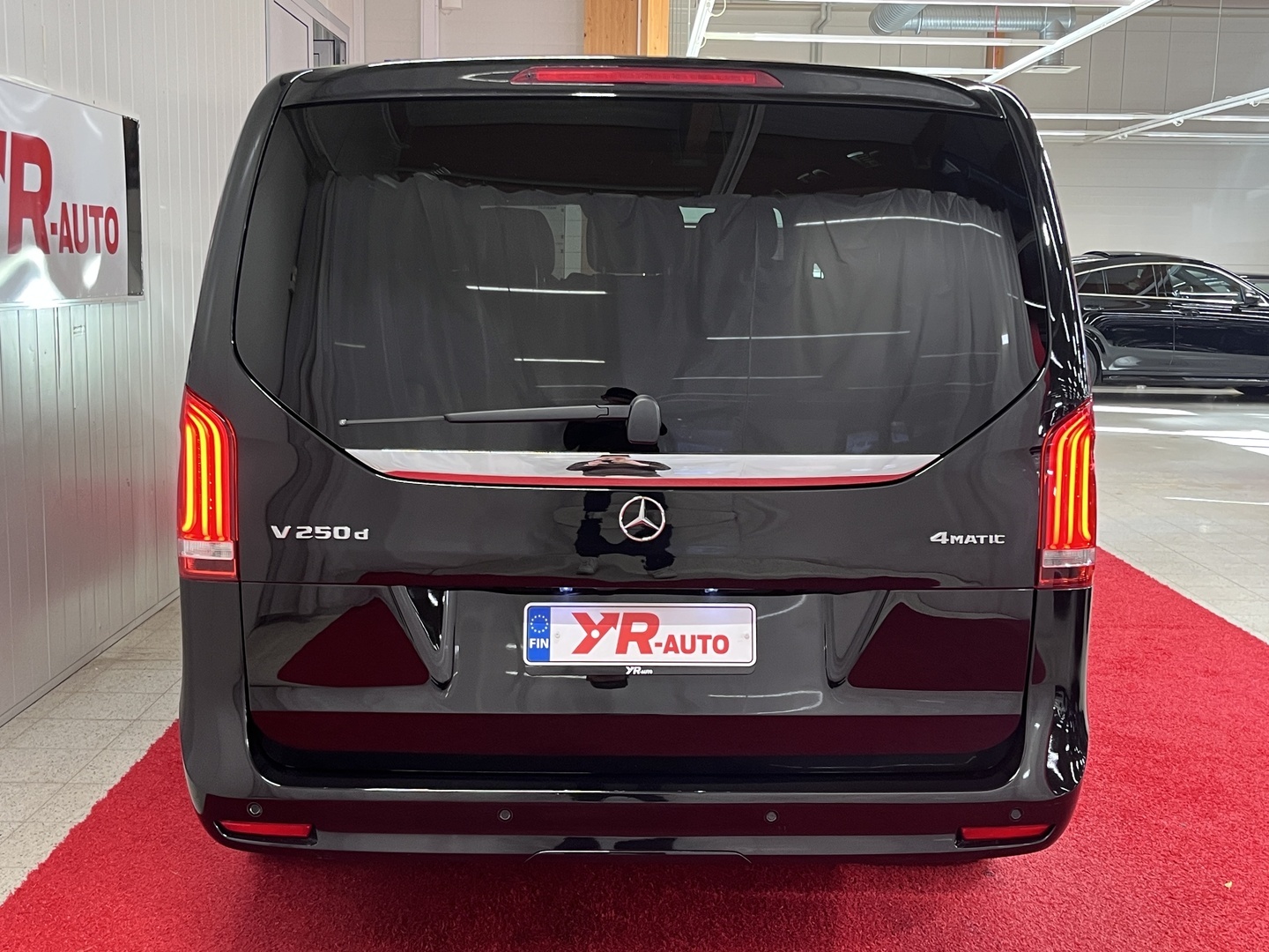 MERCEDES-BENZ V 2023