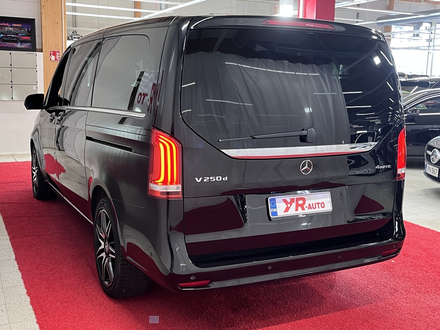 MERCEDES-BENZ V 2023