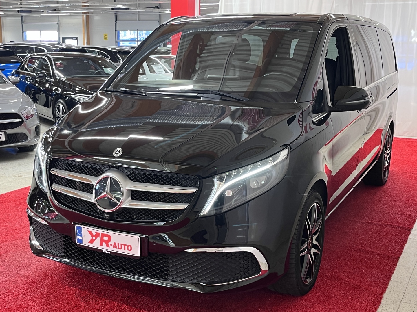 MERCEDES-BENZ V 2023