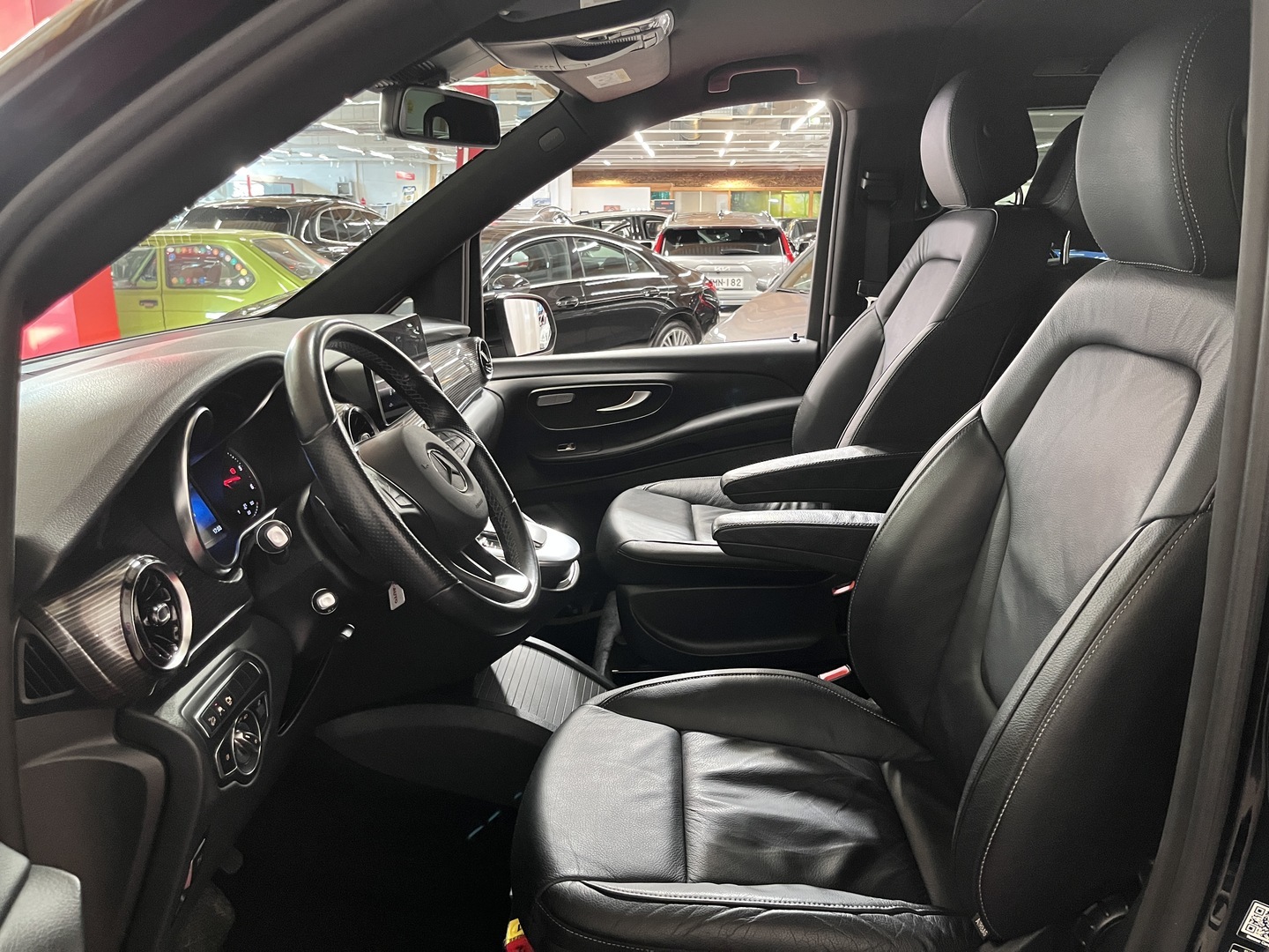 MERCEDES-BENZ V 2023