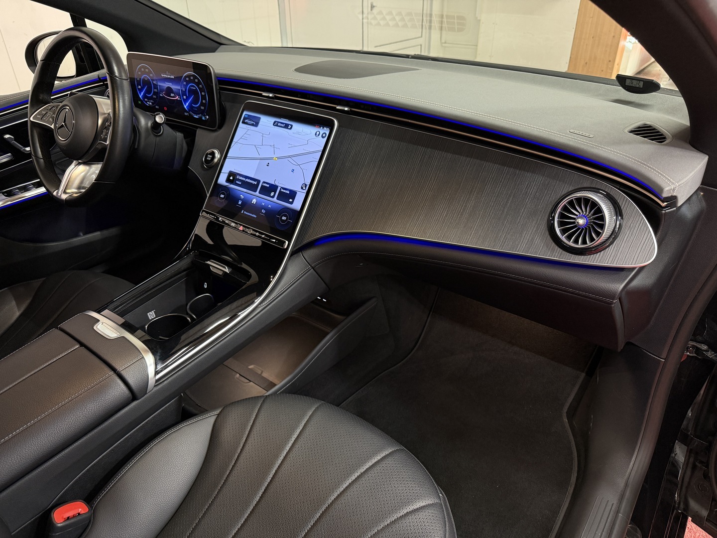 MERCEDES-BENZ EQE 2023