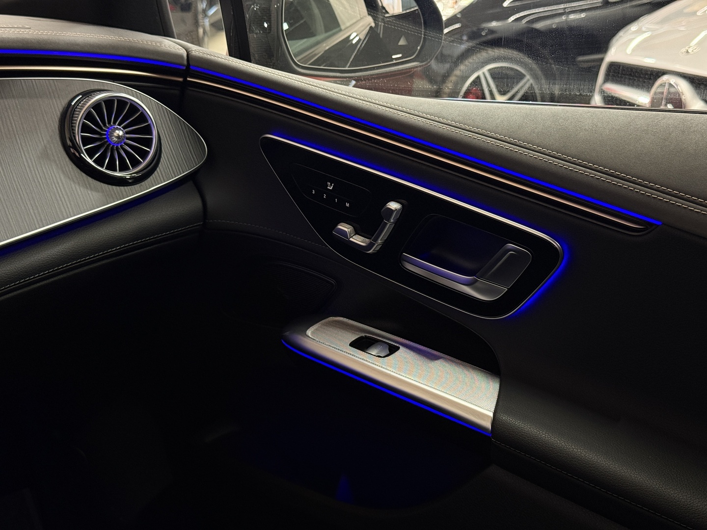 MERCEDES-BENZ EQE 2023