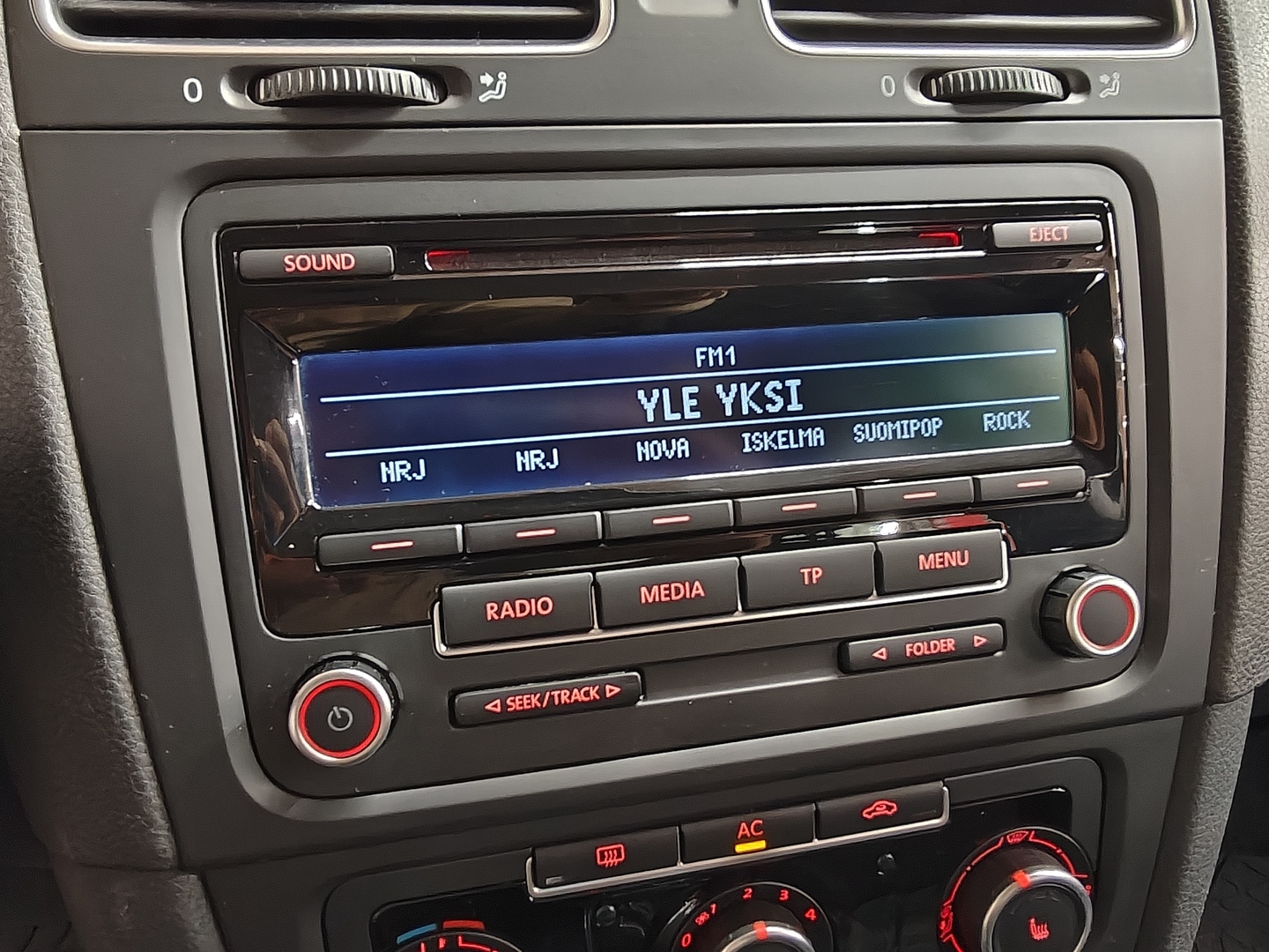 VOLKSWAGEN Golf 2012