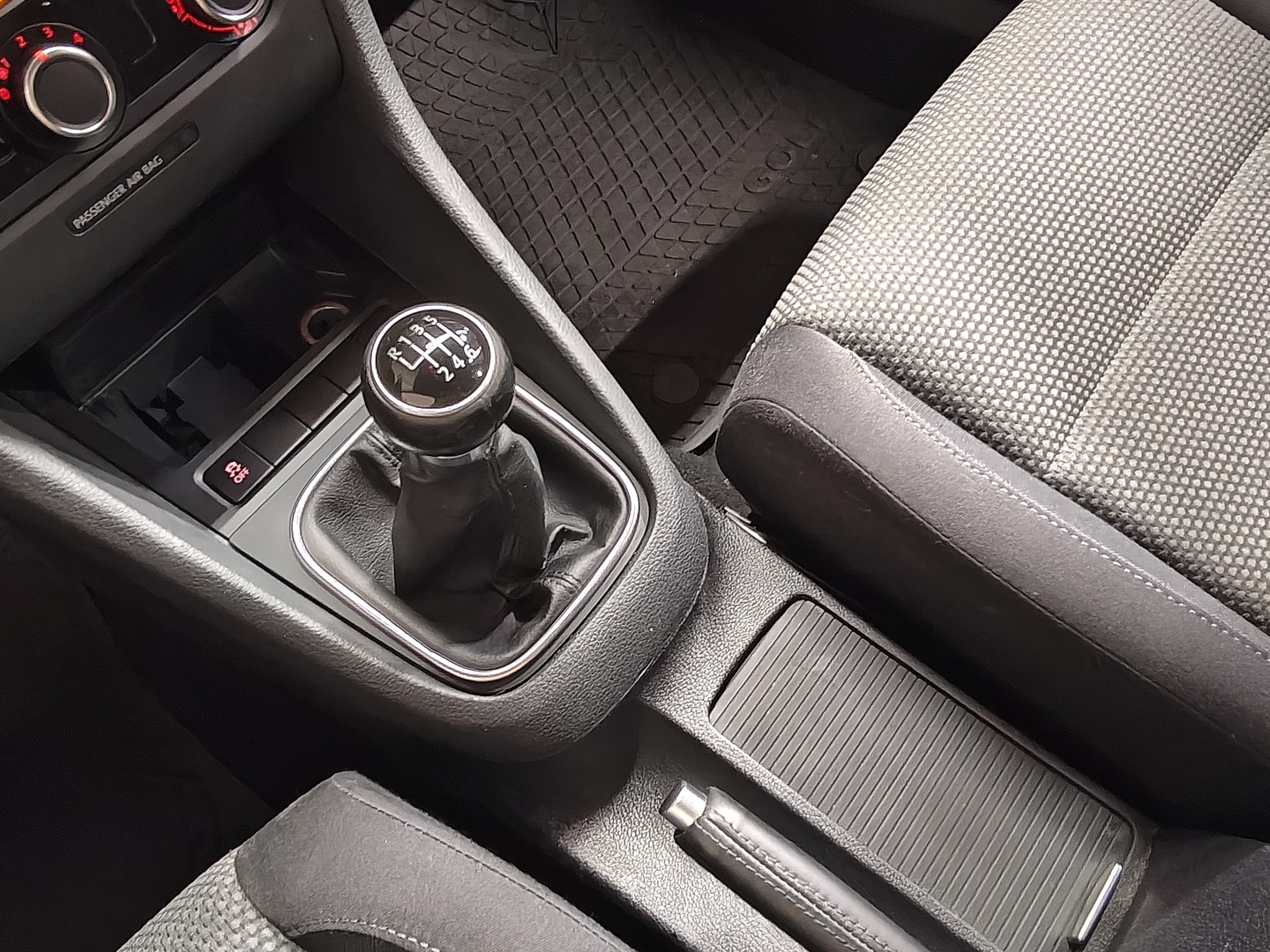 VOLKSWAGEN Golf 2012