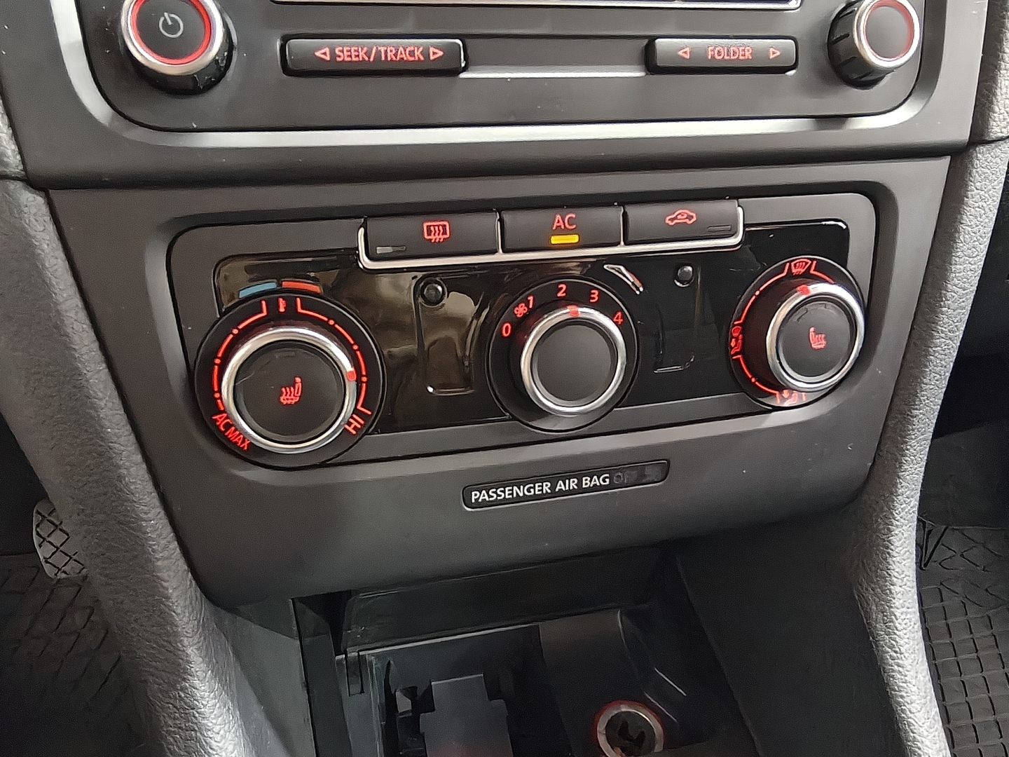 VOLKSWAGEN Golf 2012