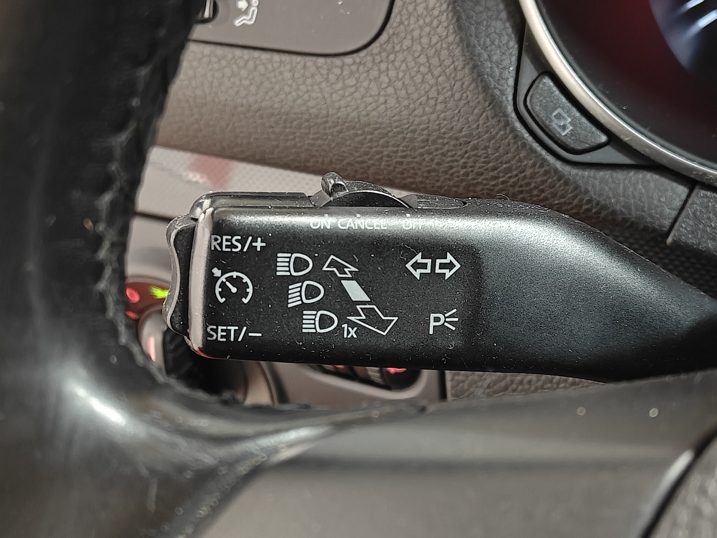 VOLKSWAGEN Golf 2012