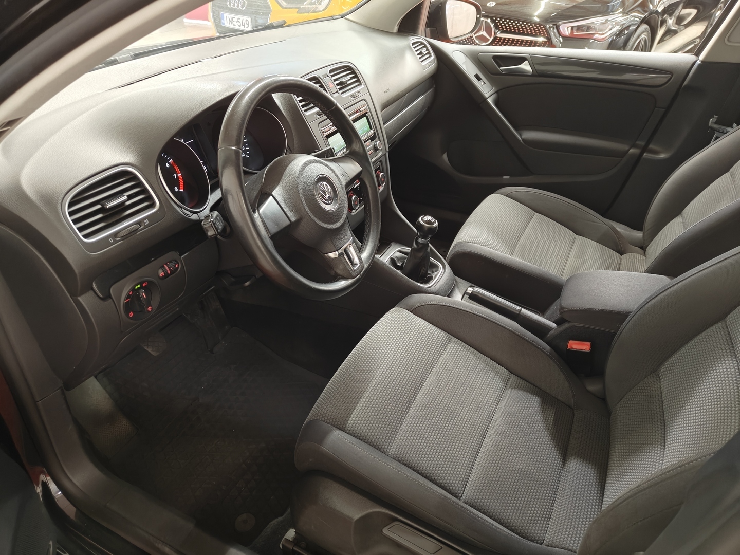 VOLKSWAGEN Golf 2012