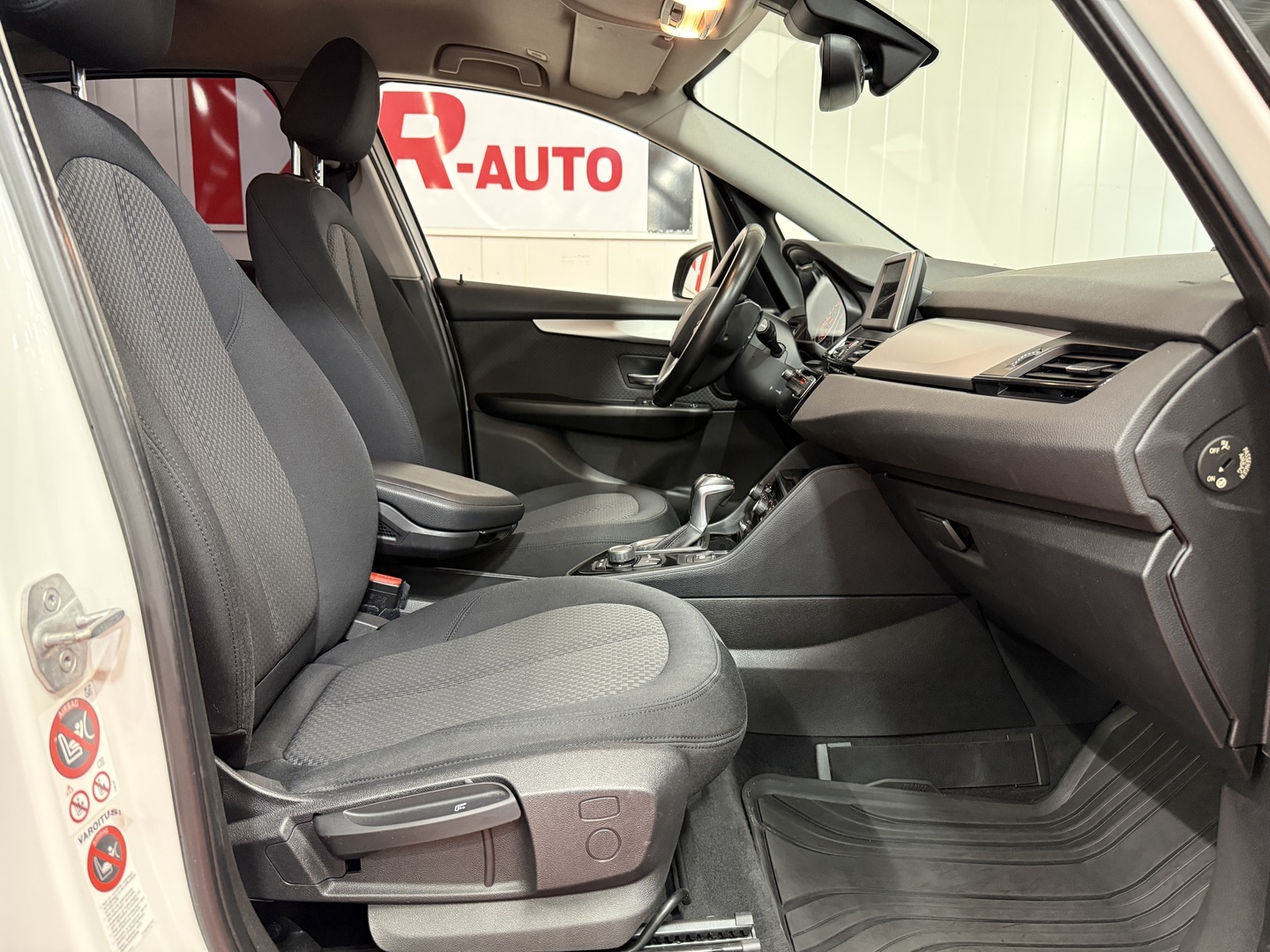 BMW 218 11
