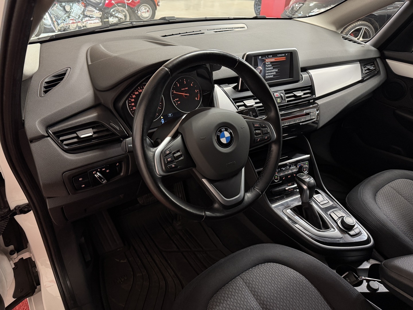 BMW 218 14