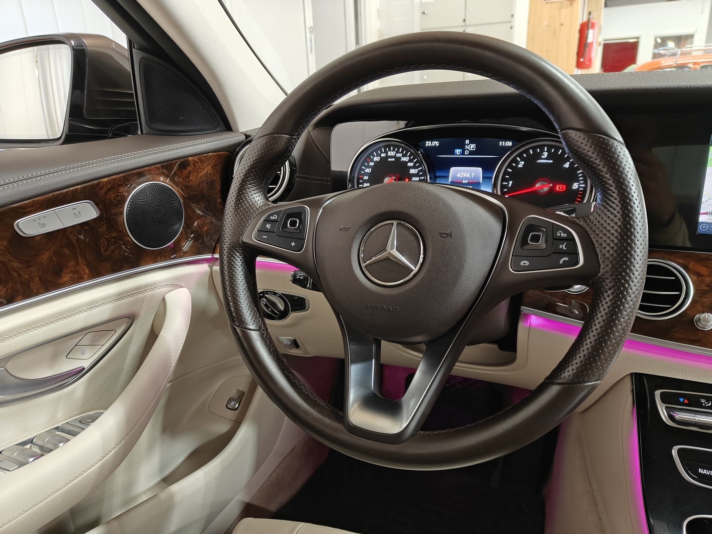 MERCEDES-BENZ E 16