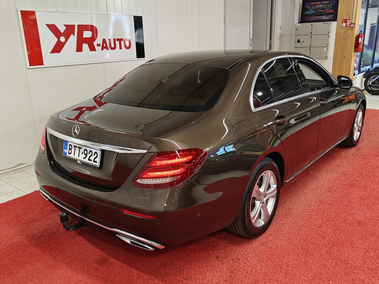 MERCEDES-BENZ E 3
