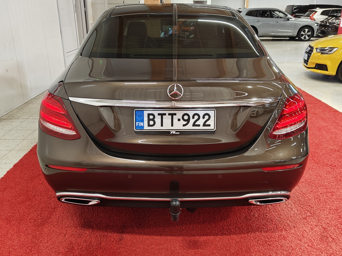 MERCEDES-BENZ E 4