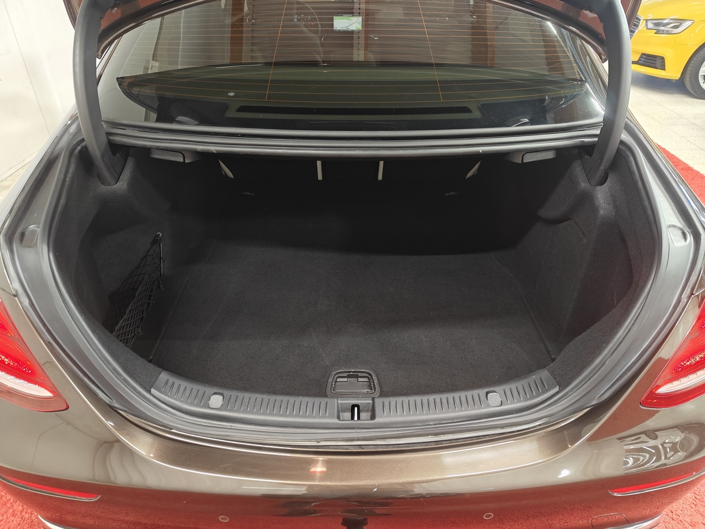 MERCEDES-BENZ E 5