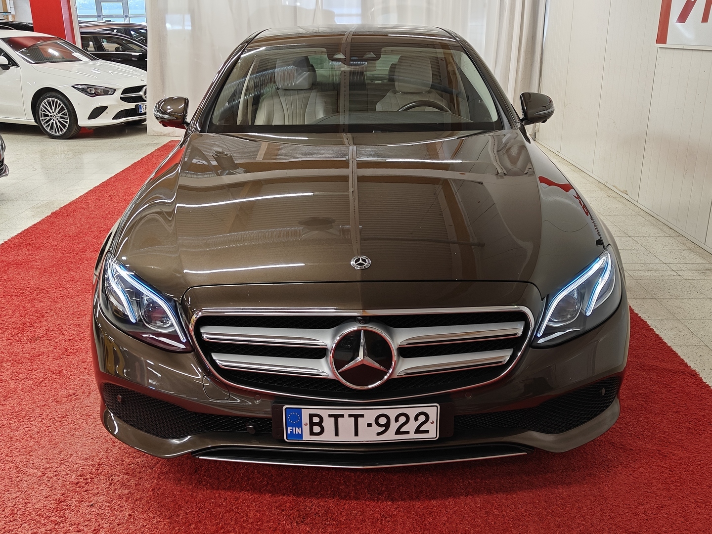 MERCEDES-BENZ E 8