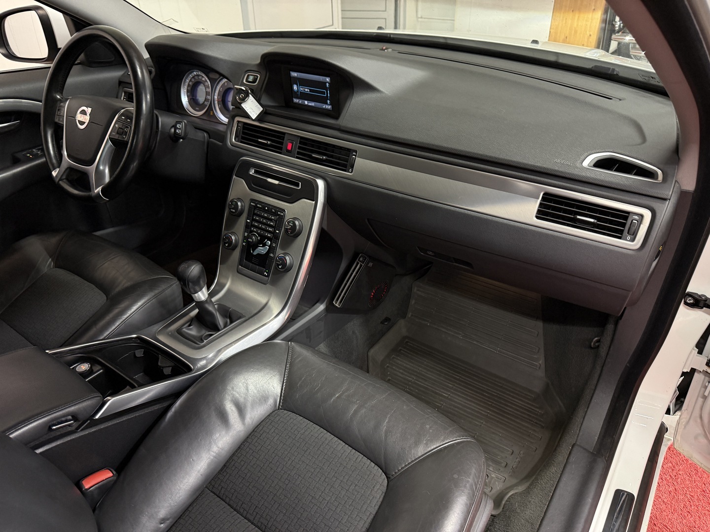 VOLVO V70 2013