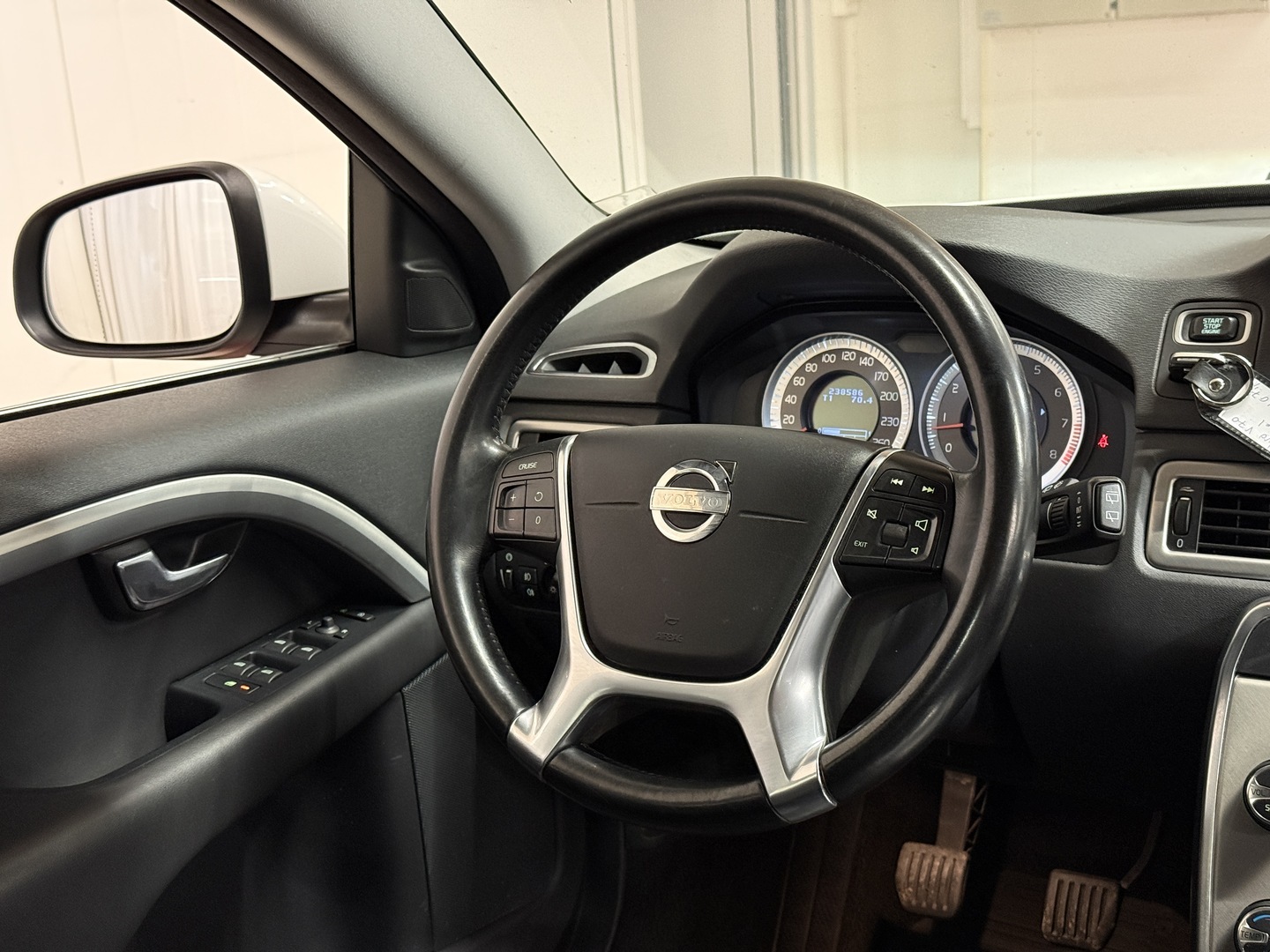 VOLVO V70 2013