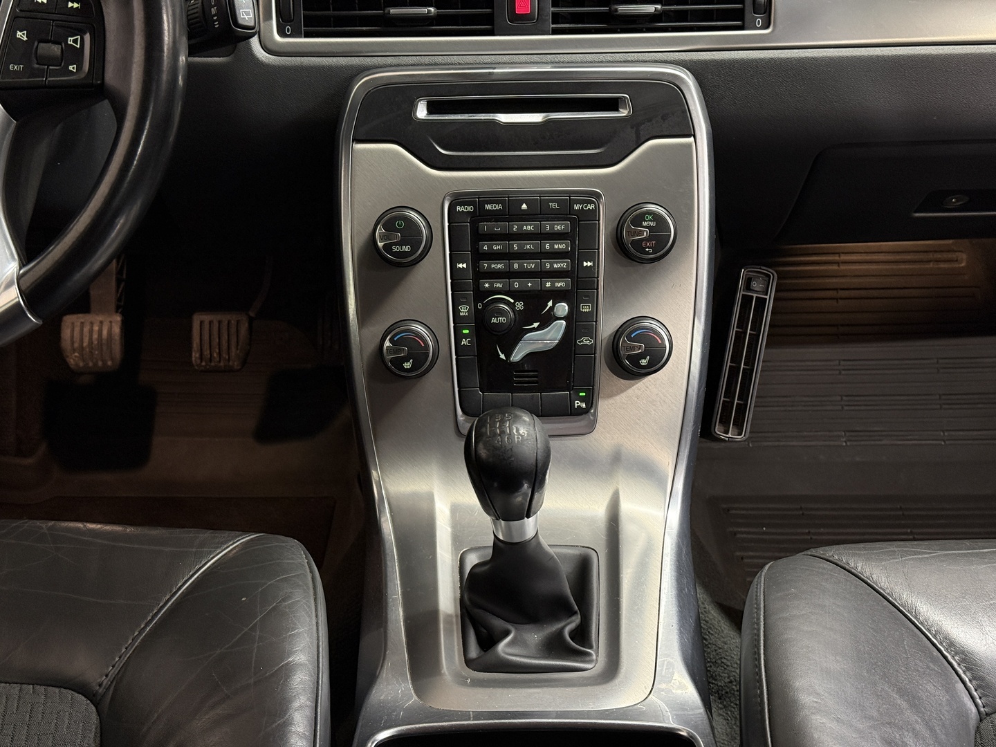 VOLVO V70 2013