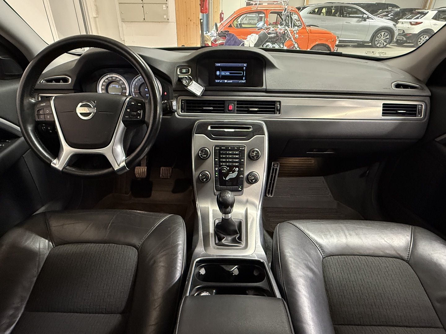 VOLVO V70 2013