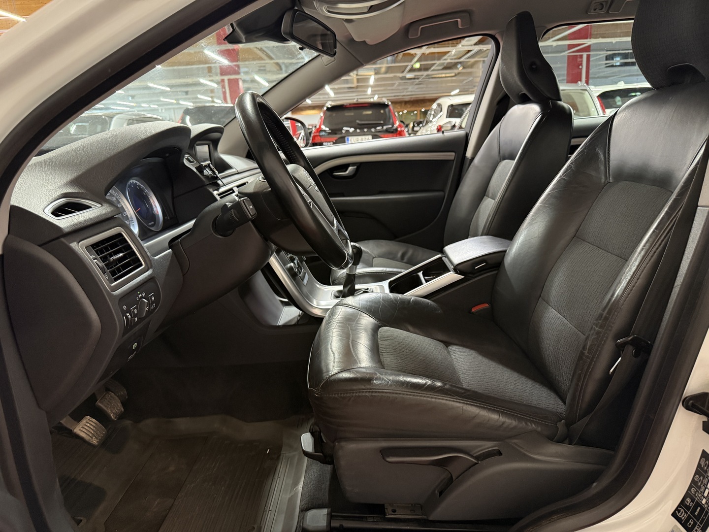 VOLVO V70 2013