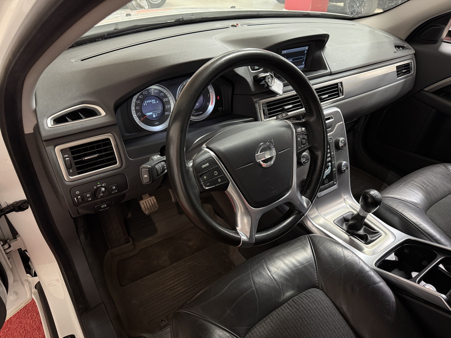 VOLVO V70 2013