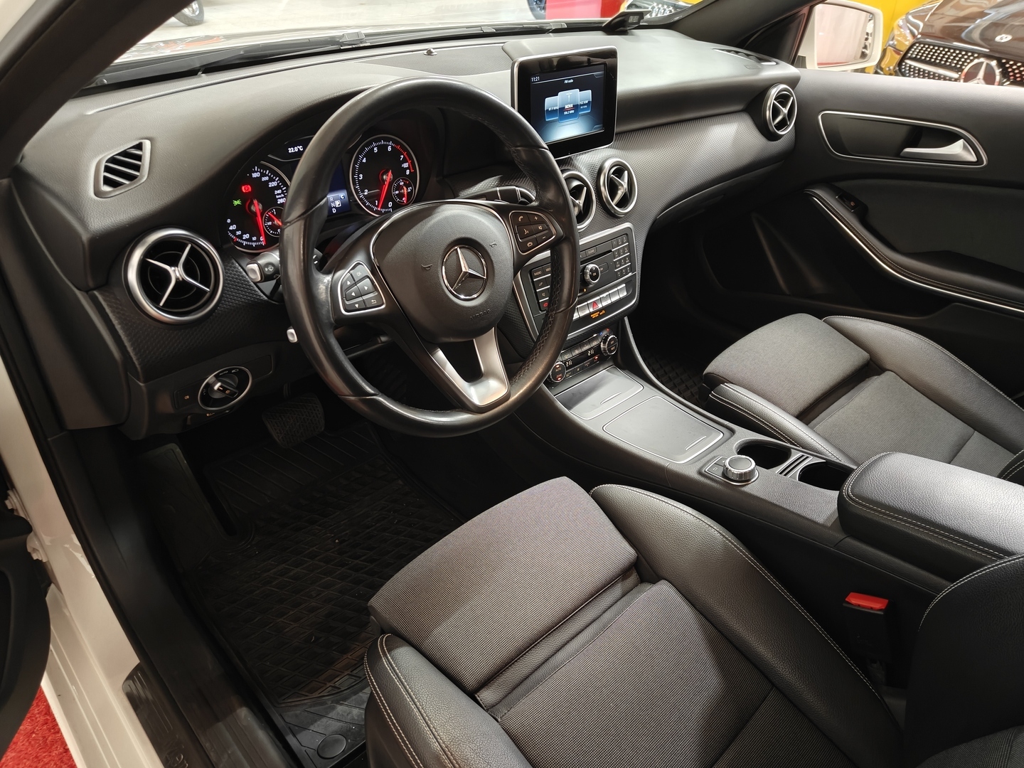 MERCEDES-BENZ A 2017