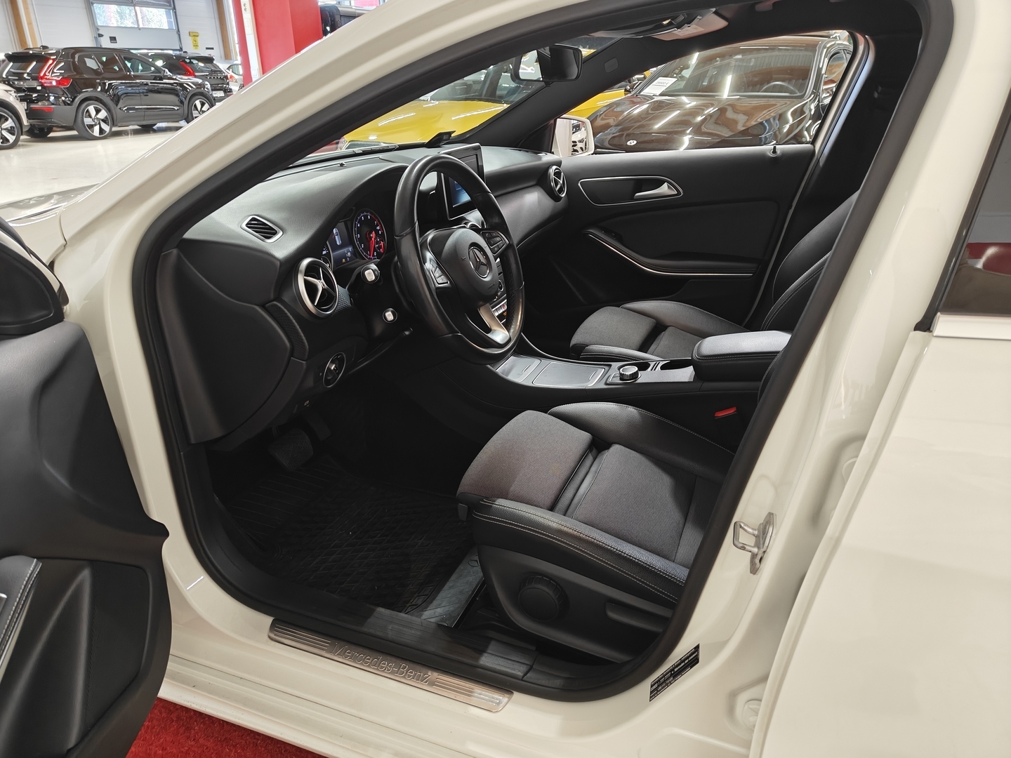 MERCEDES-BENZ A 2017