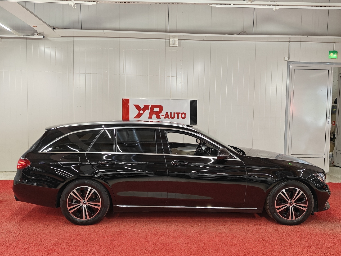 MERCEDES-BENZ E 2019