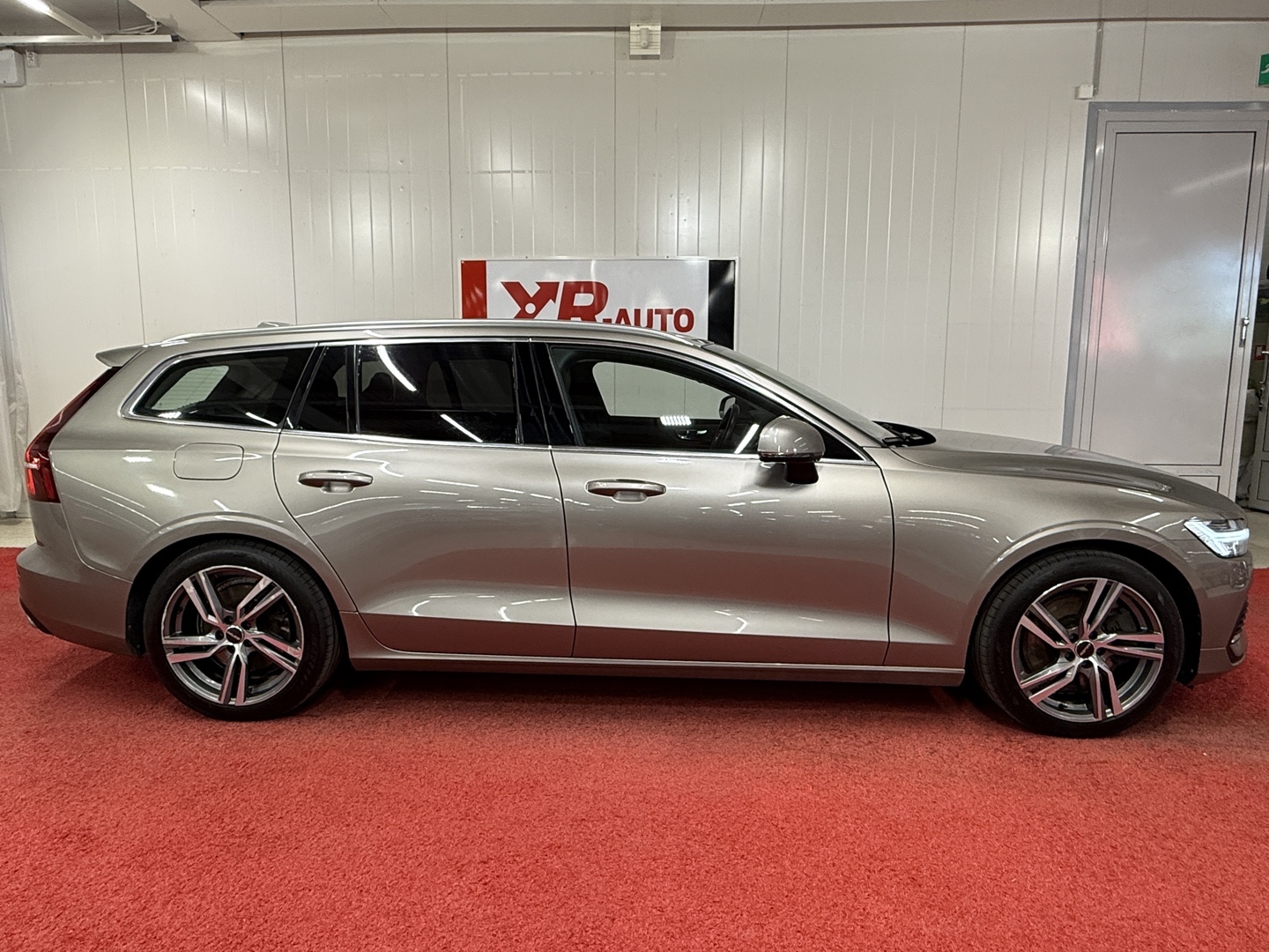 VOLVO V60 2020