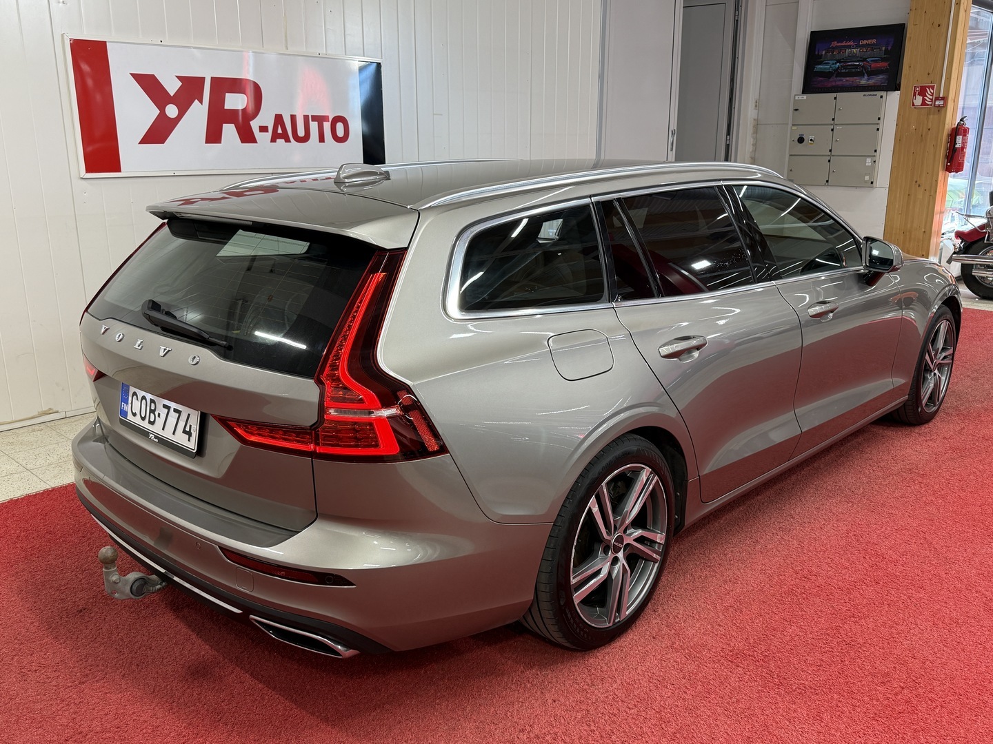 VOLVO V60 2020