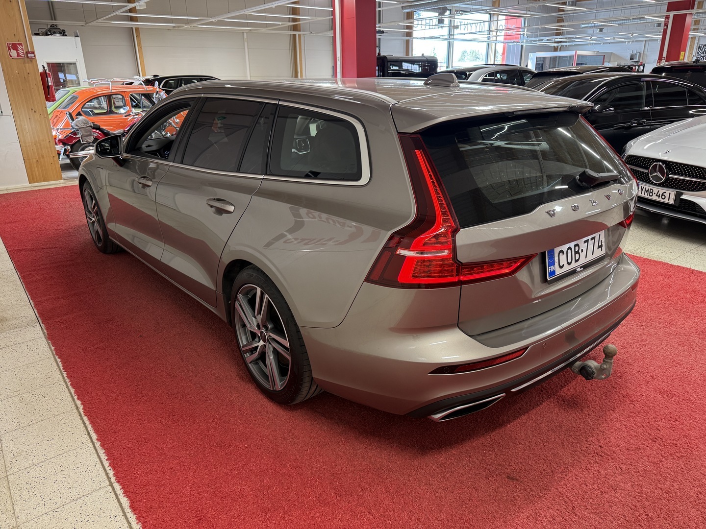 VOLVO V60 2020