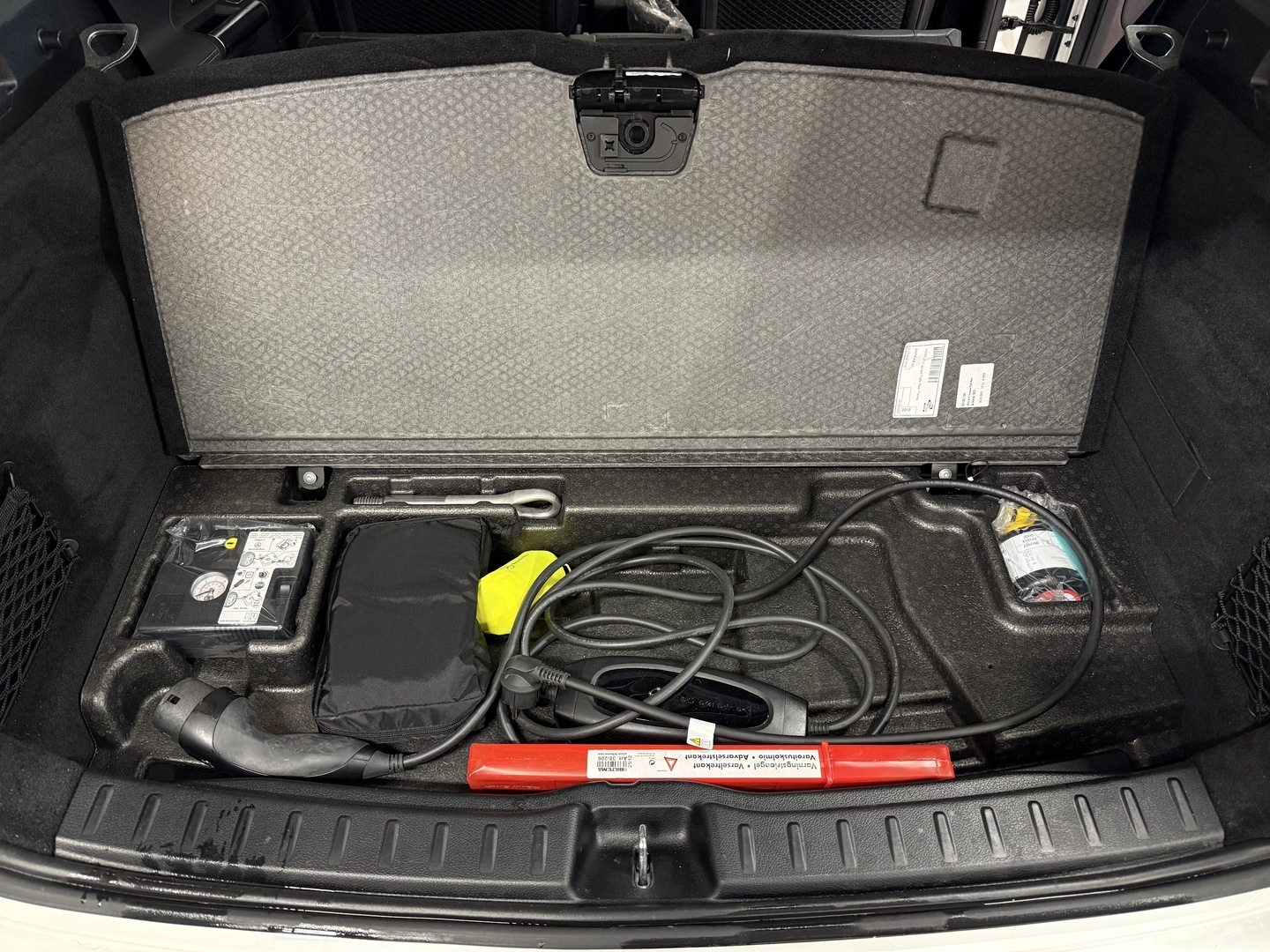 MERCEDES-BENZ EQA 2023