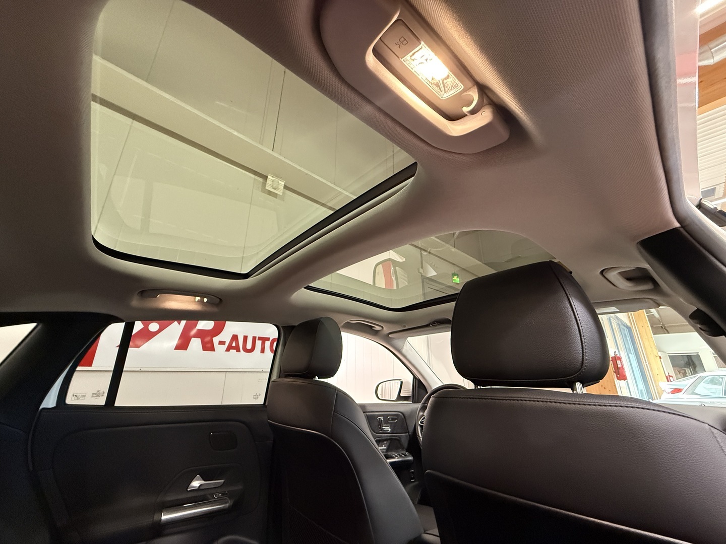 MERCEDES-BENZ EQA 2023