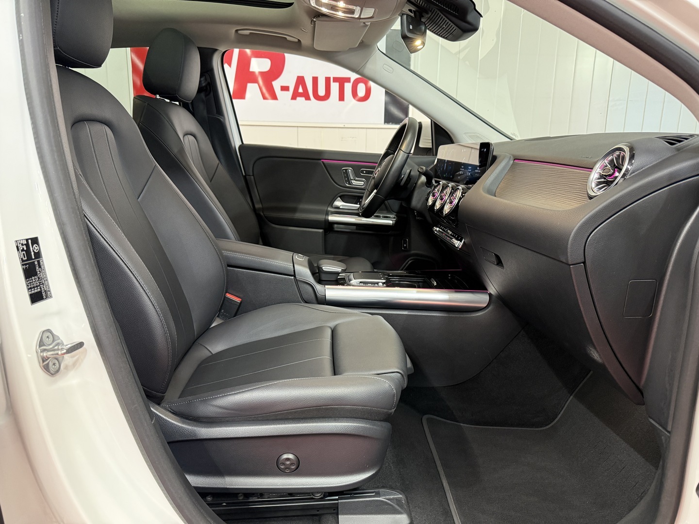 MERCEDES-BENZ EQA 2023