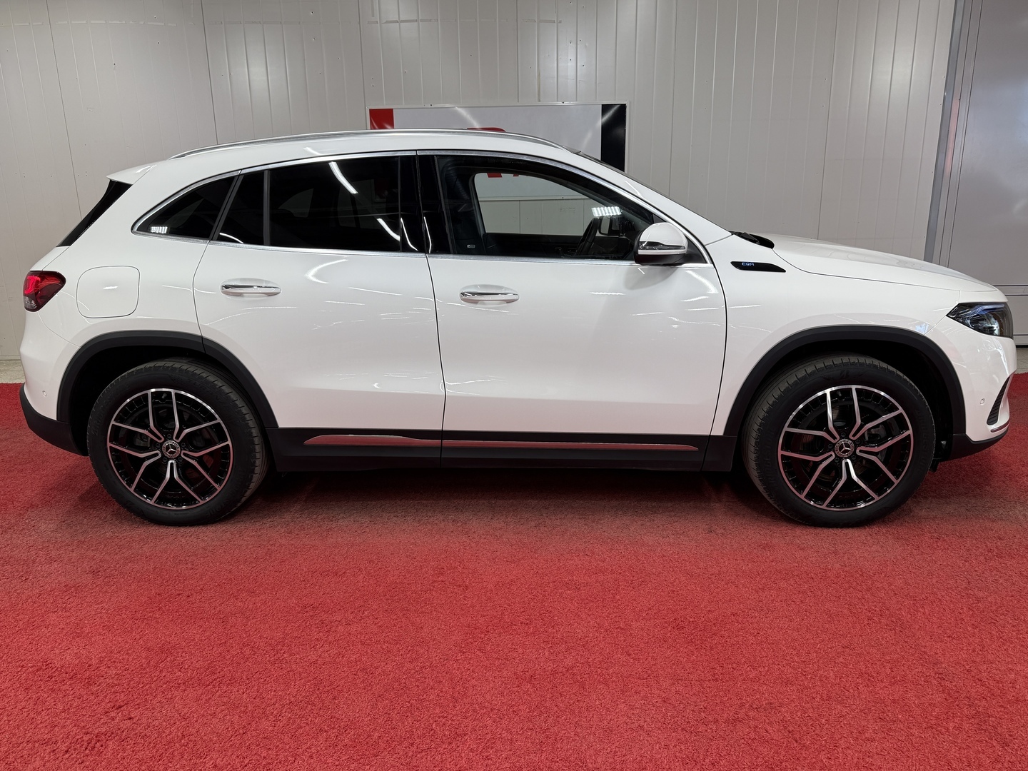 MERCEDES-BENZ EQA 2023