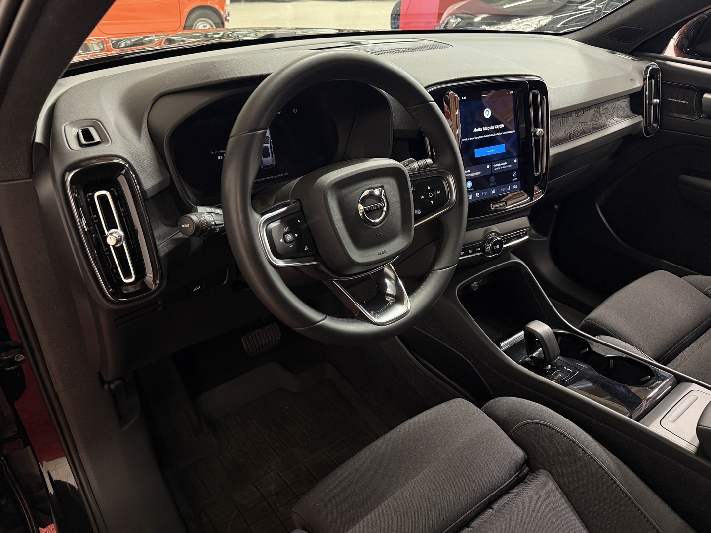 VOLVO XC40 2023